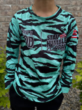 Load image into Gallery viewer, Kids L/s Tiger Camo Jerseys
